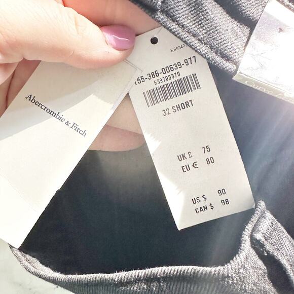 Abercrombie & Fitch 90s Straight Mid Rise Curve Love Jeans Women’s Size 32 SHORT - Picture 9 of 15